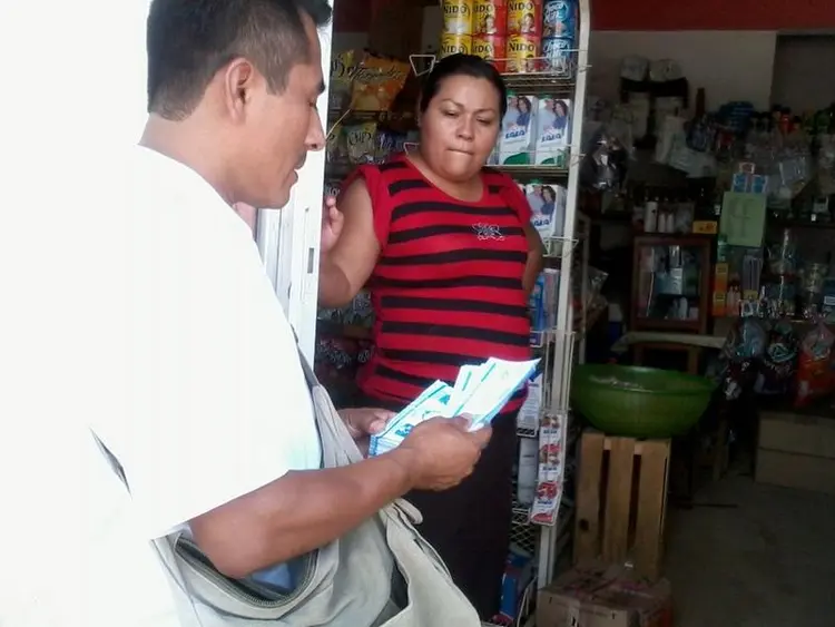 Repartición de folletos.jpg